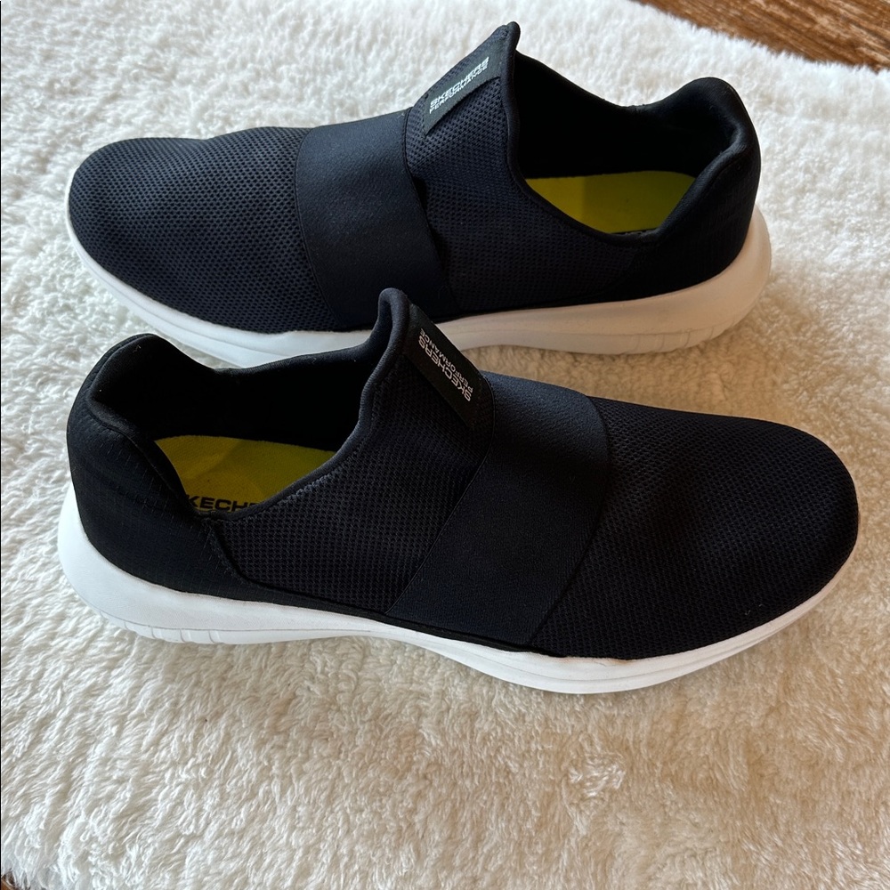 Nwob
 Skecher performance shoes